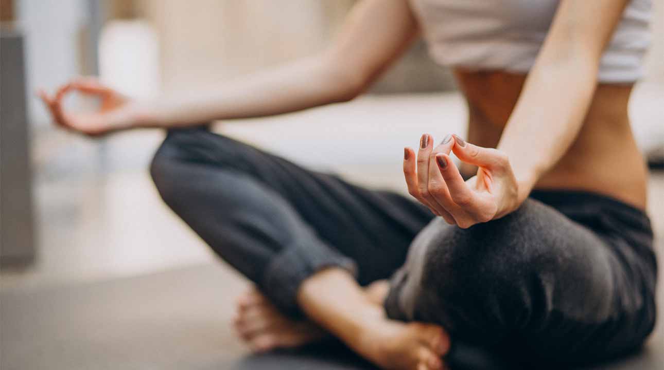 Pourquoi les pratiquants de yoga sont minces avec un ventre plat